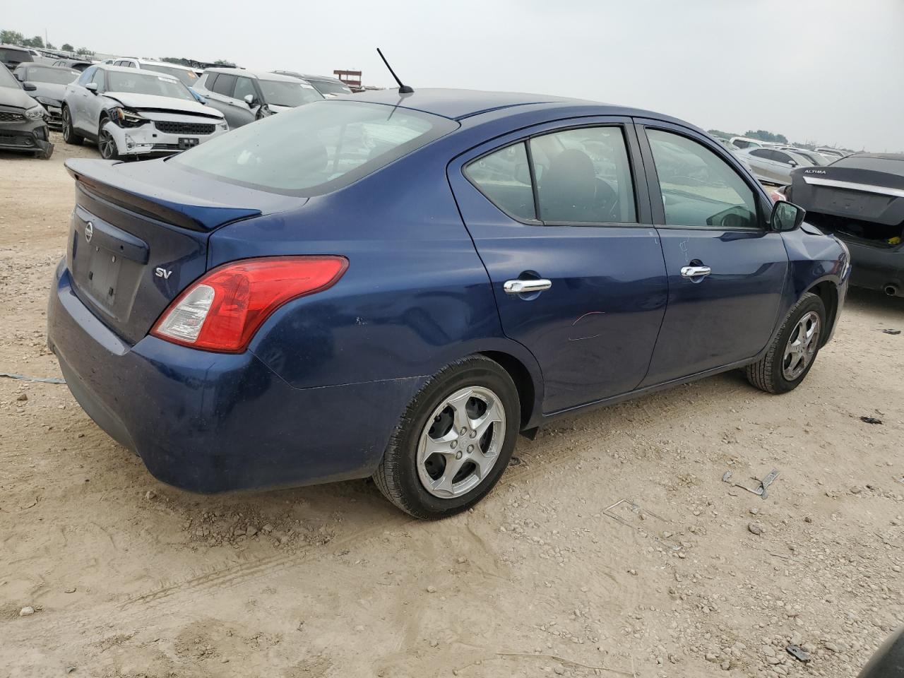 3N1CN7AP4JL823878 2018 Nissan Versa S