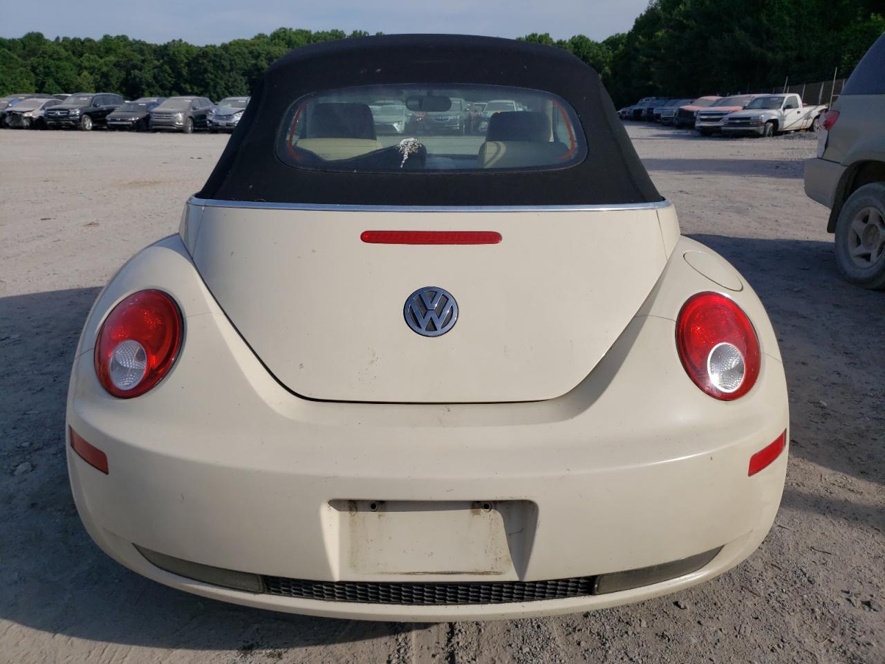 3VWSF31Y36M327962 2006 Volkswagen New Beetle Convertible Option Package 2