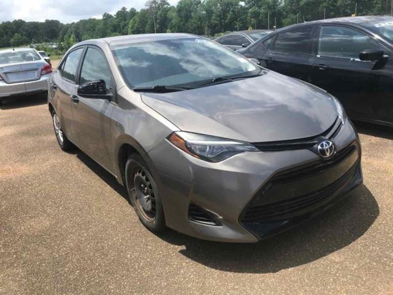 2018 Toyota Corolla L vin: 5YFBURHE5JP743584