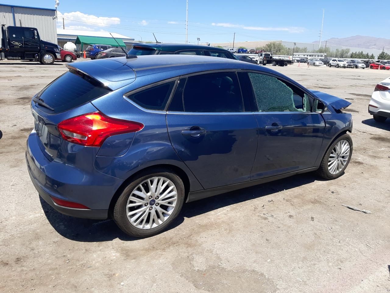 2018 Ford Focus Titanium vin: 1FADP3N21JL313184