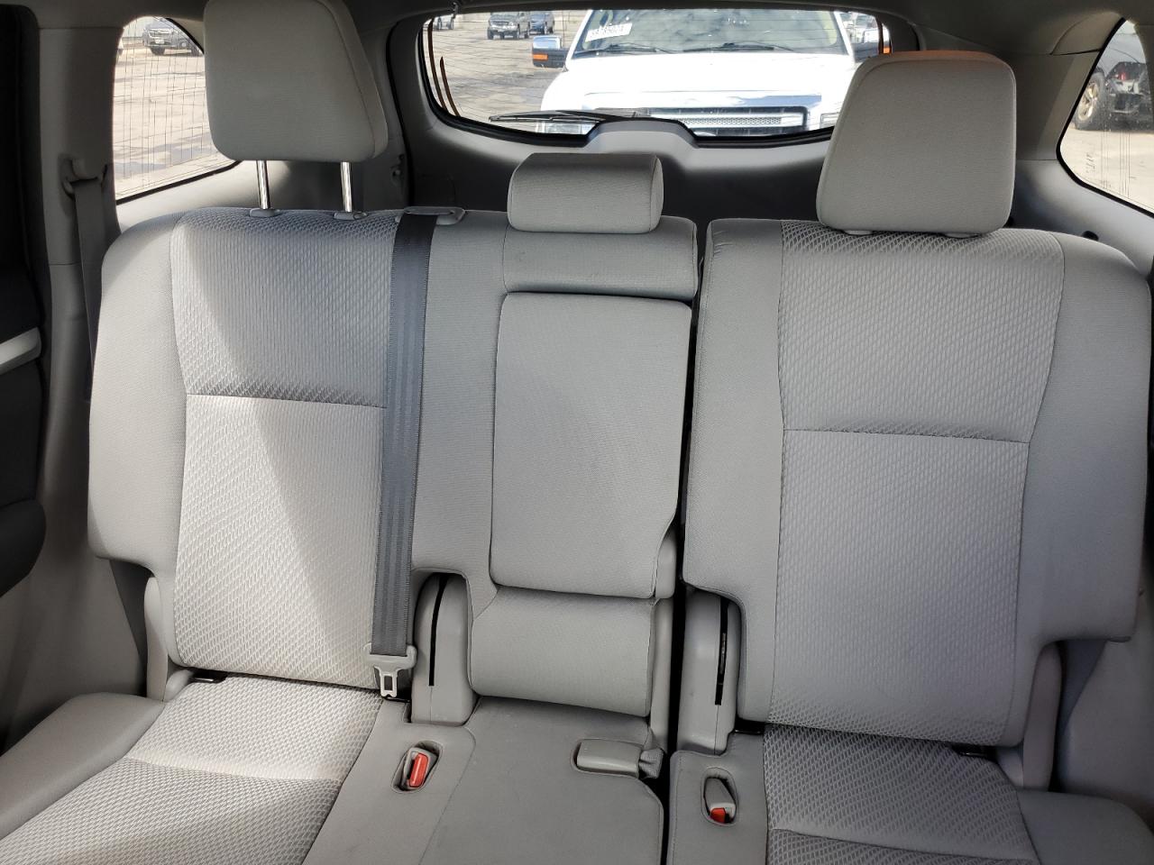 5TDBZRFH4KS915529 2019 Toyota Highlander Le