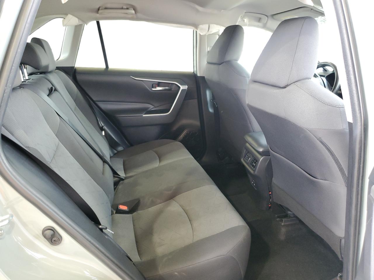 2T3P1RFV9LW102870 2020 Toyota Rav4 Xle