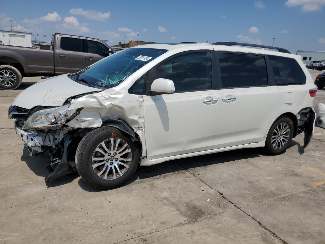 2018 Toyota Sienna Xle vin: 5TDYZ3DC3JS927622