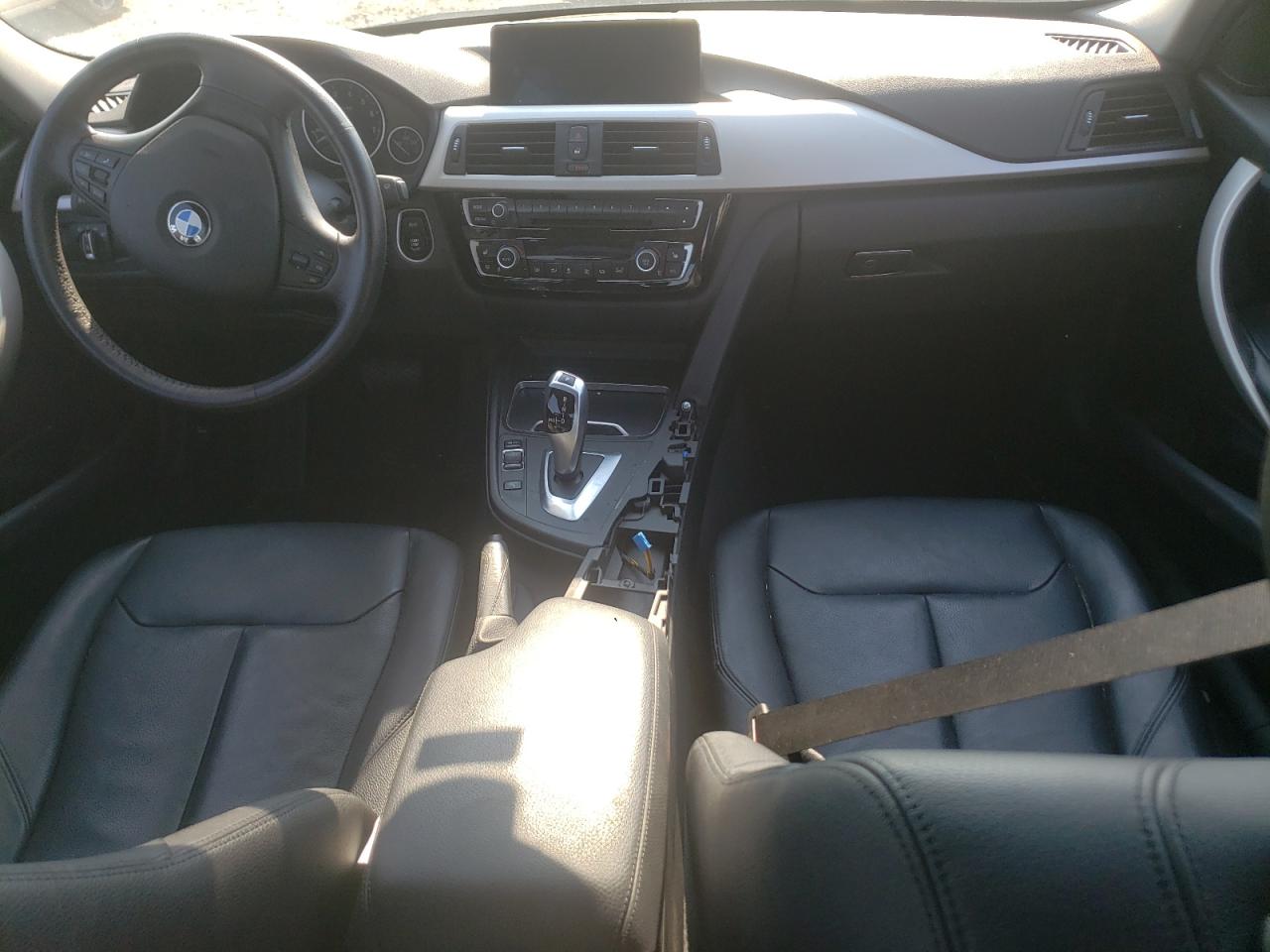 WBA8E5G30HNU43004 2017 BMW 320 Xi