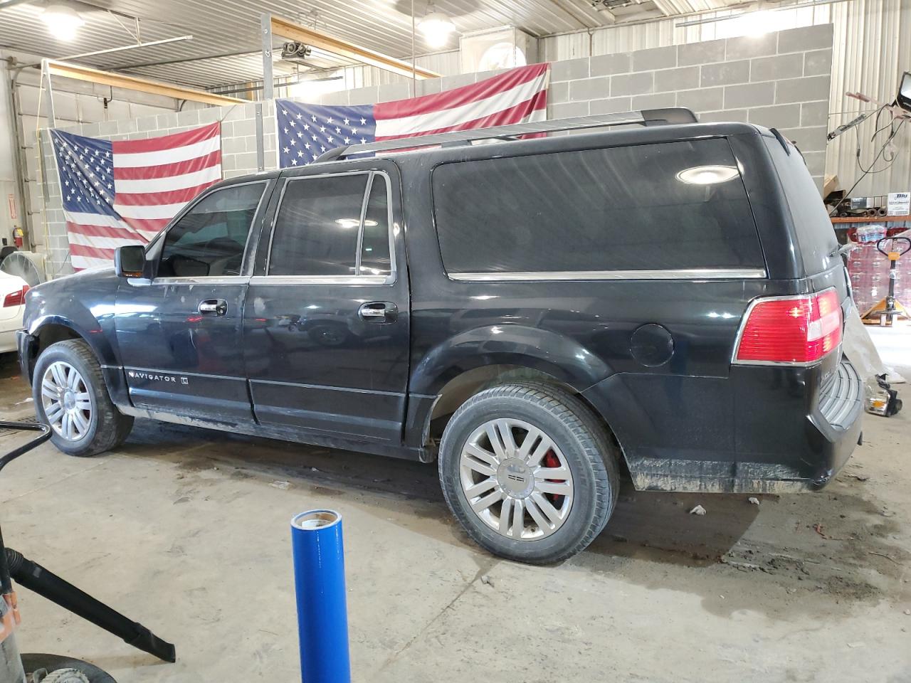 5LMJJ3J58BEJ09432 2011 Lincoln Navigator L