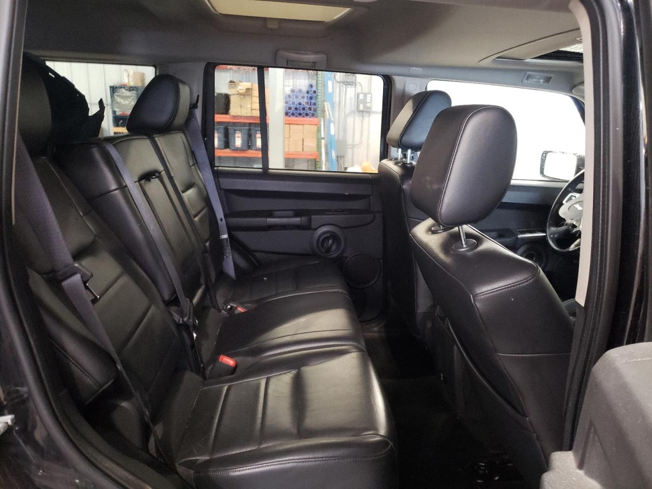 1J8HG48N58C125309 2008 Jeep Commander Sport