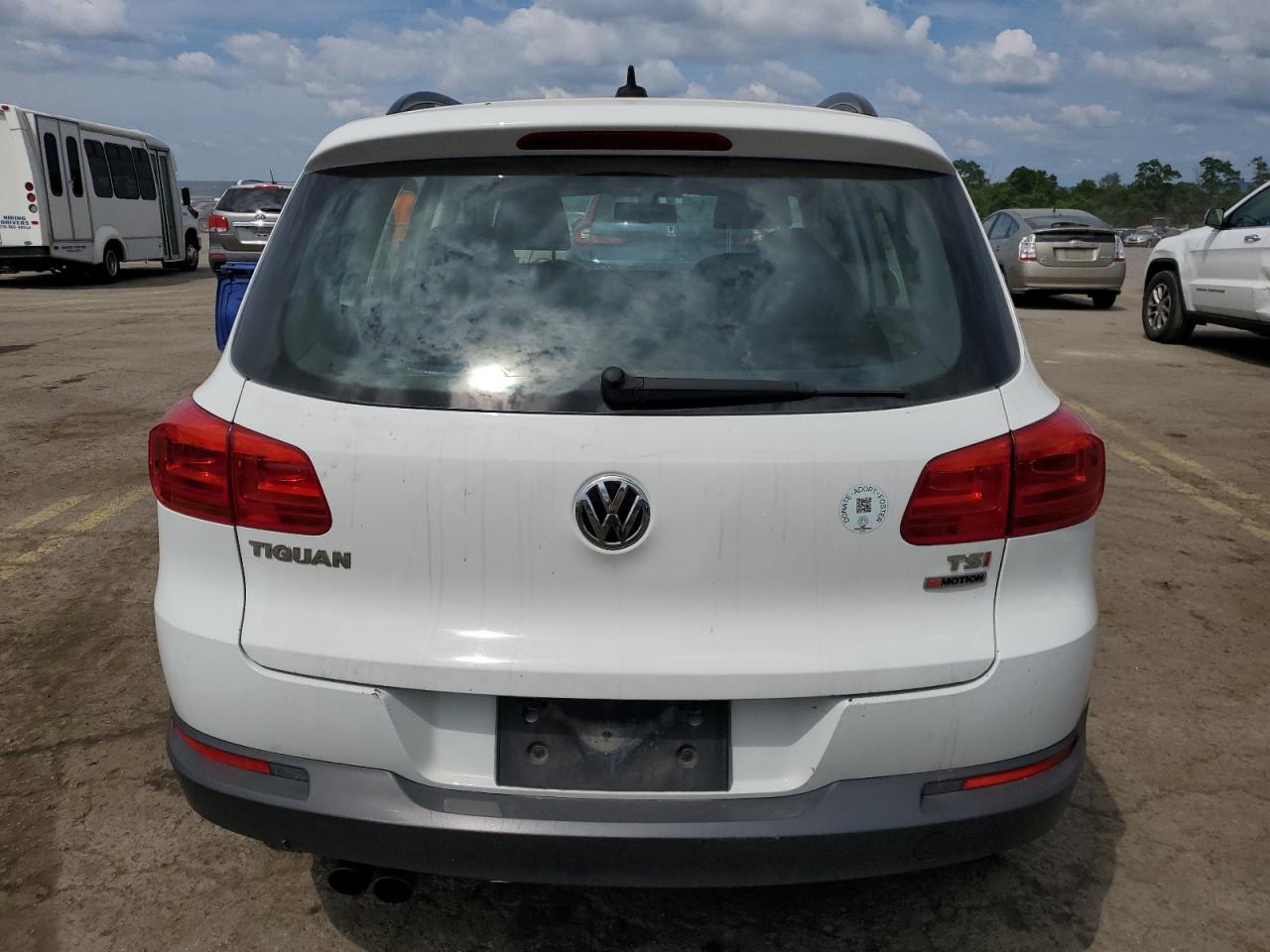 WVGBV7AX8HK014044 2017 Volkswagen Tiguan S