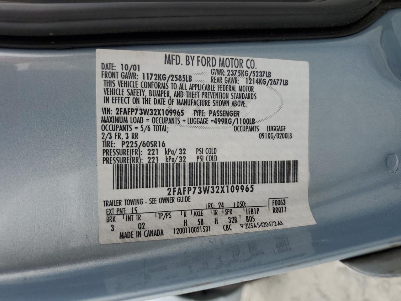 2FAFP73W32X109965 2002 Ford Crown Victoria