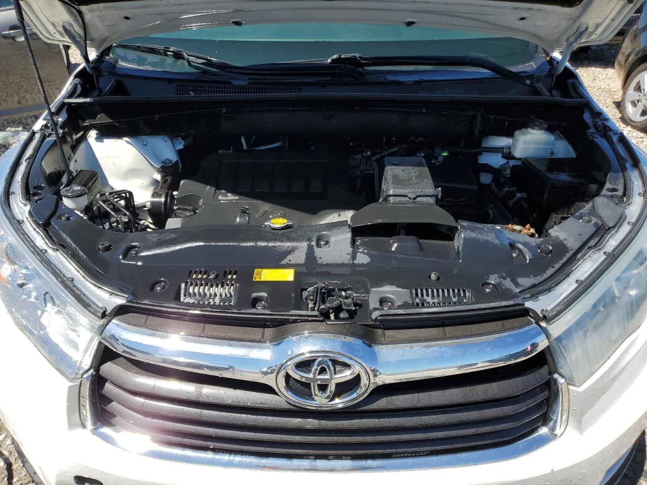 XTDJKRFH8FS100885 2015 Toyota Highlander