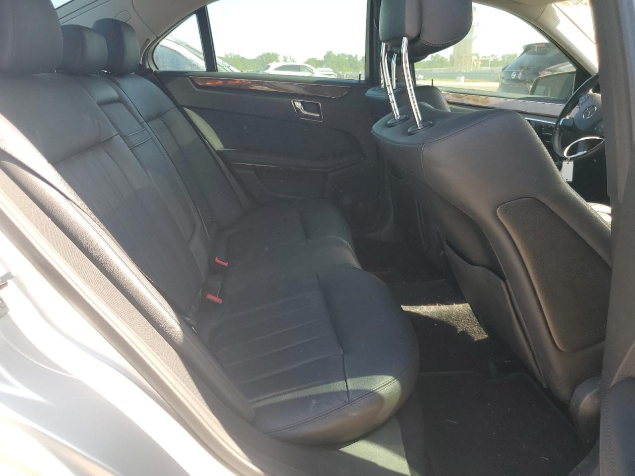 WDDHF8HBXAA142542 2010 Mercedes-Benz E 350 4Matic