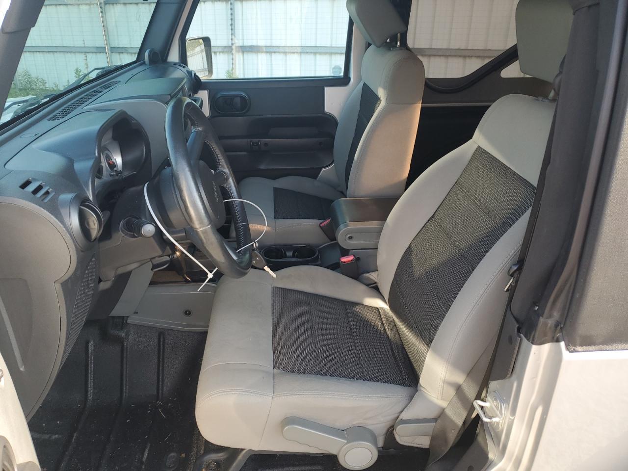 IJ4AA2D16A167392 2010 Jeep Wrangler Sport