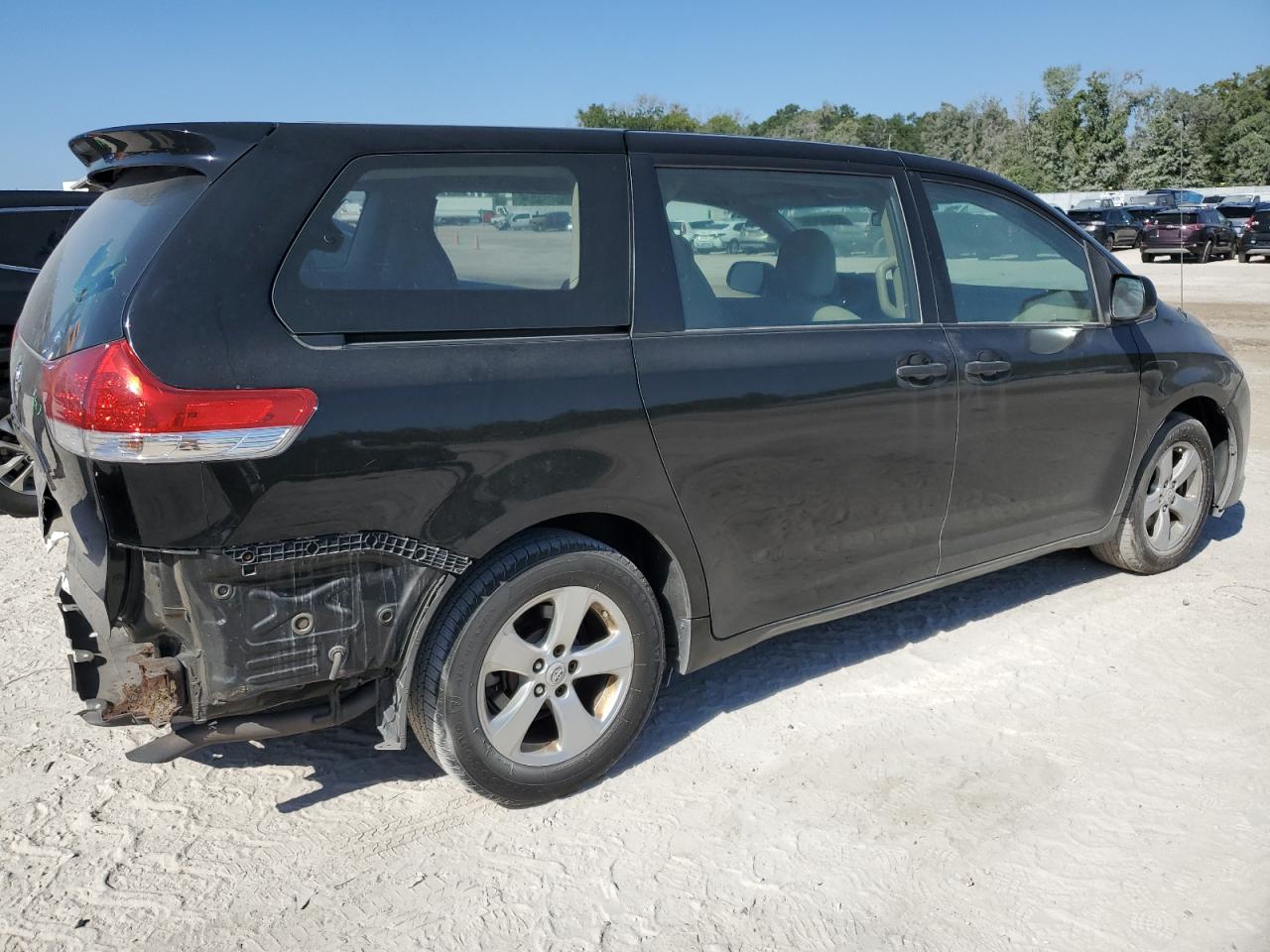 5TDZK3DC3BS012604 2011 Toyota Sienna