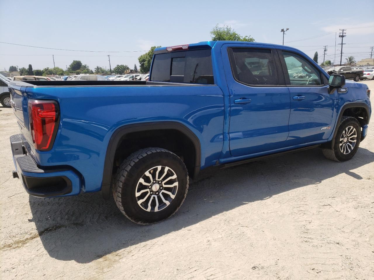 2022 GMC Sierra K1500 At4 vin: 1GTUUEET3NZ616137