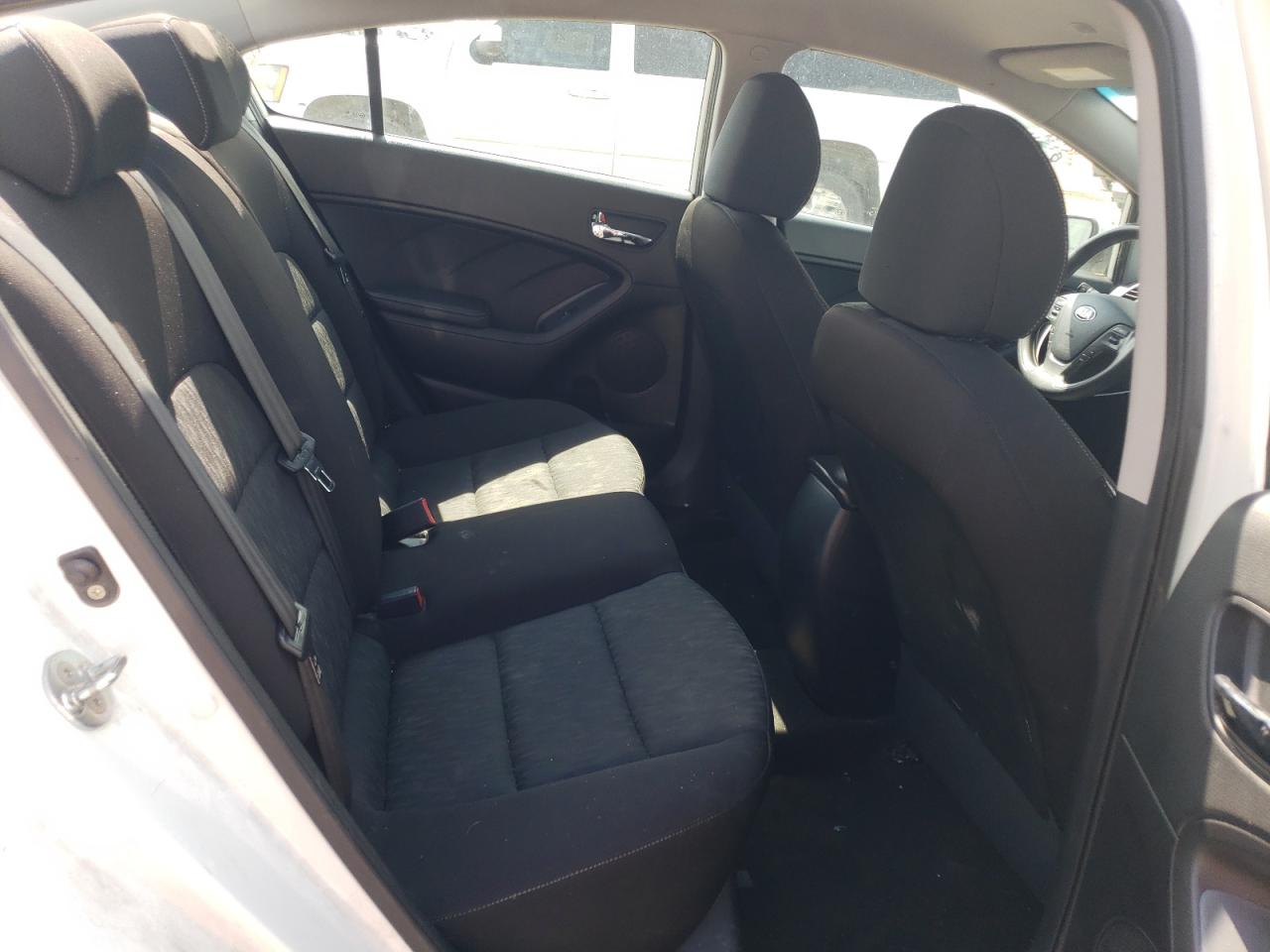 KNAFK4A6XG5621268 2016 Kia Forte Lx