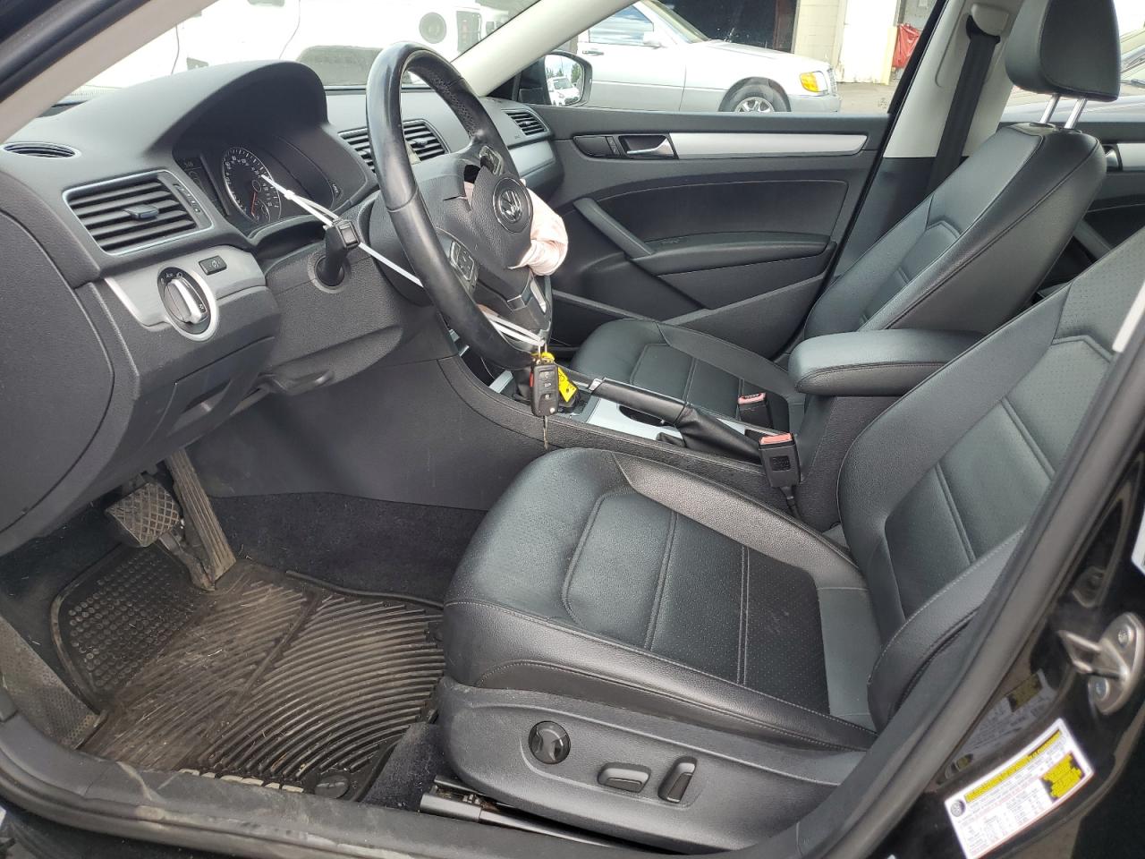 1VWBP7A35DC107200 2013 Volkswagen Passat Se