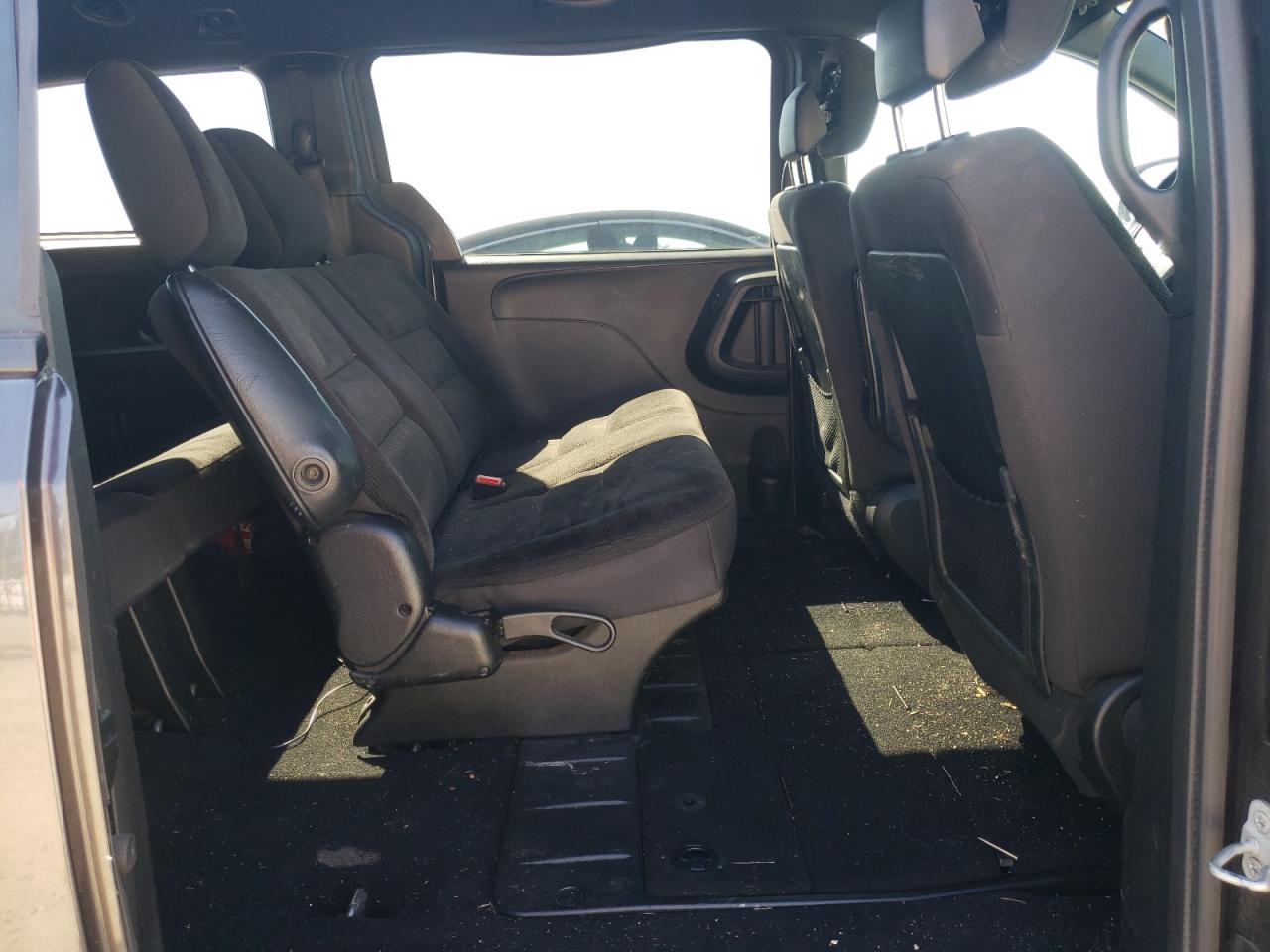 2C4RDGBG5JR160221 2018 Dodge Grand Caravan Se