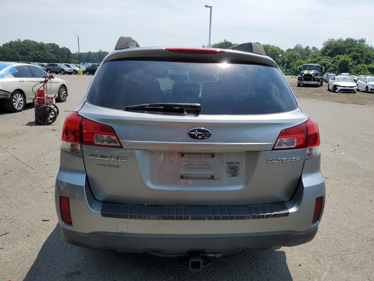 4S4BRCCC5B3336438 2011 Subaru Outback 2.5I Premium