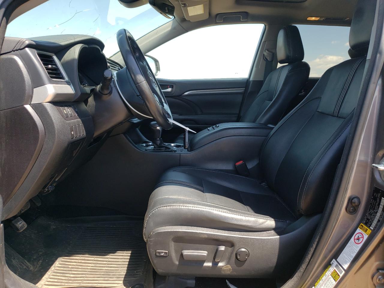 5TDJZRFH0JS530365 2018 Toyota Highlander Se