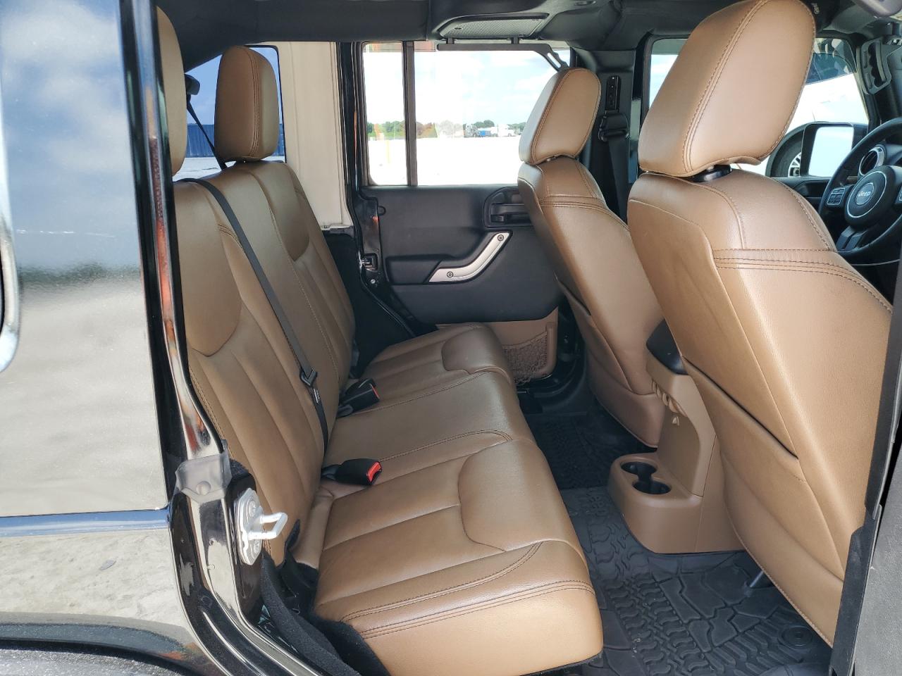 1C4BJWEG0FL566424 2015 Jeep Wrangler Unlimited Sahara