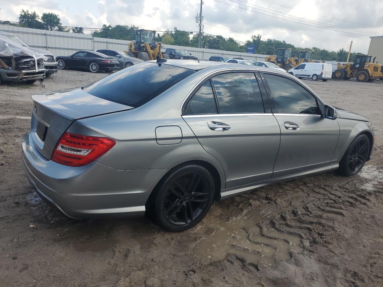 2013 Mercedes-Benz C 250 vin: WDDGF4HB5DA765026