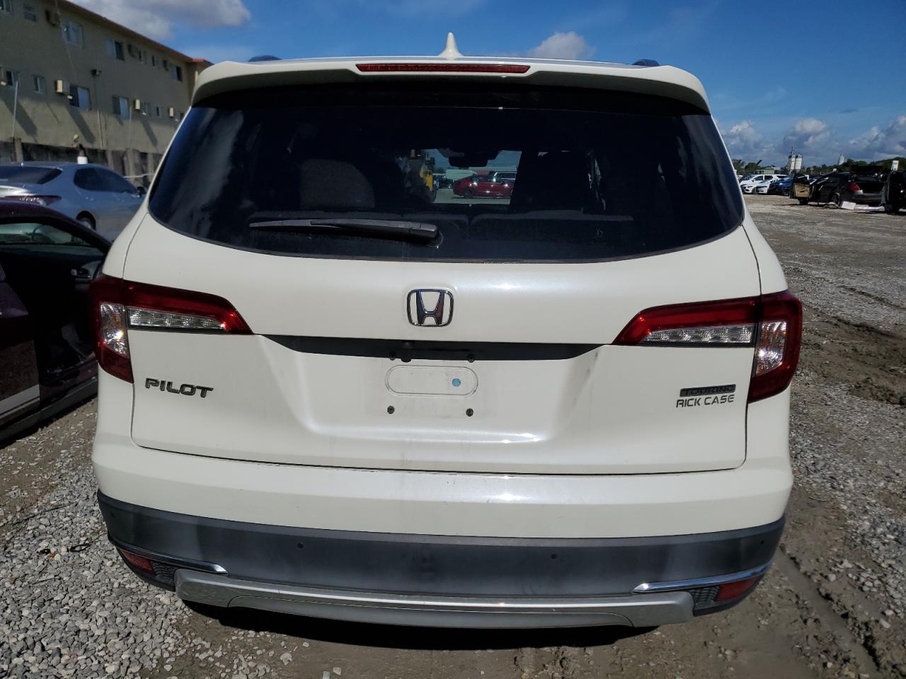 5FNYF5H69KB000834 2019 Honda Pilot Touring