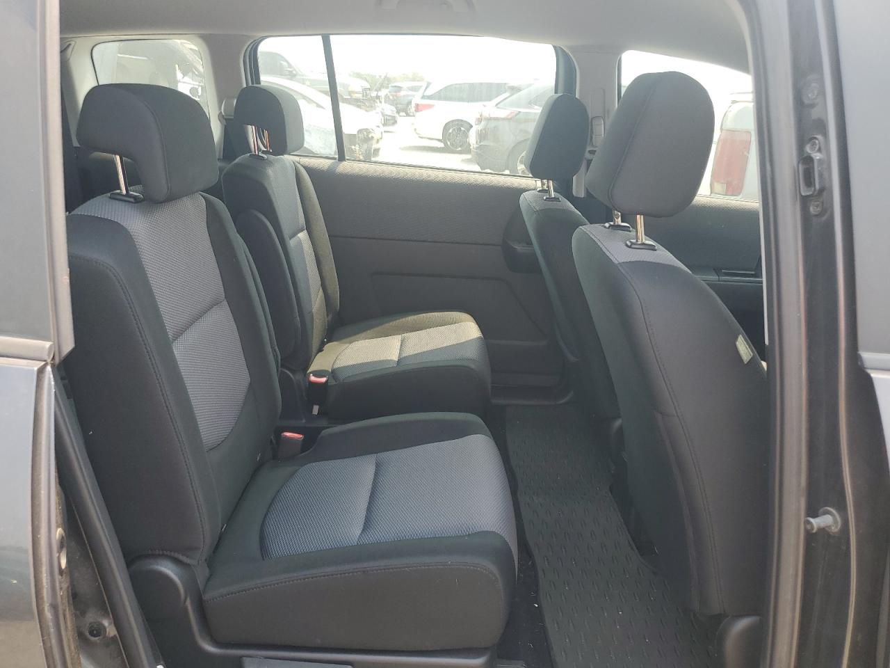 JM1CR293960113739 2006 Mazda 5