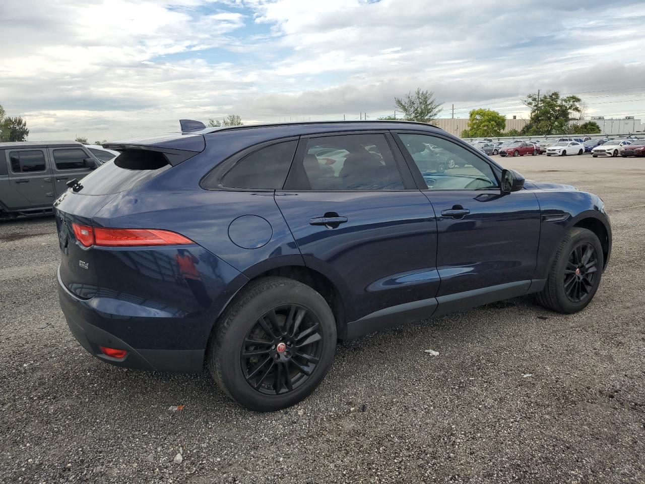 SADCK2BN2HA498028 2017 Jaguar F-Pace Prestige