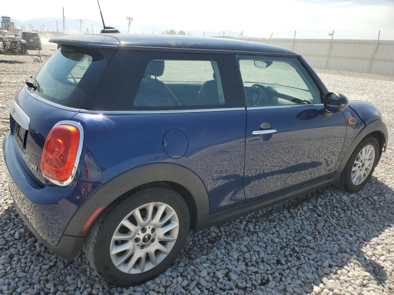 2015 Mini Cooper vin: WMWXM5C51F3B34322