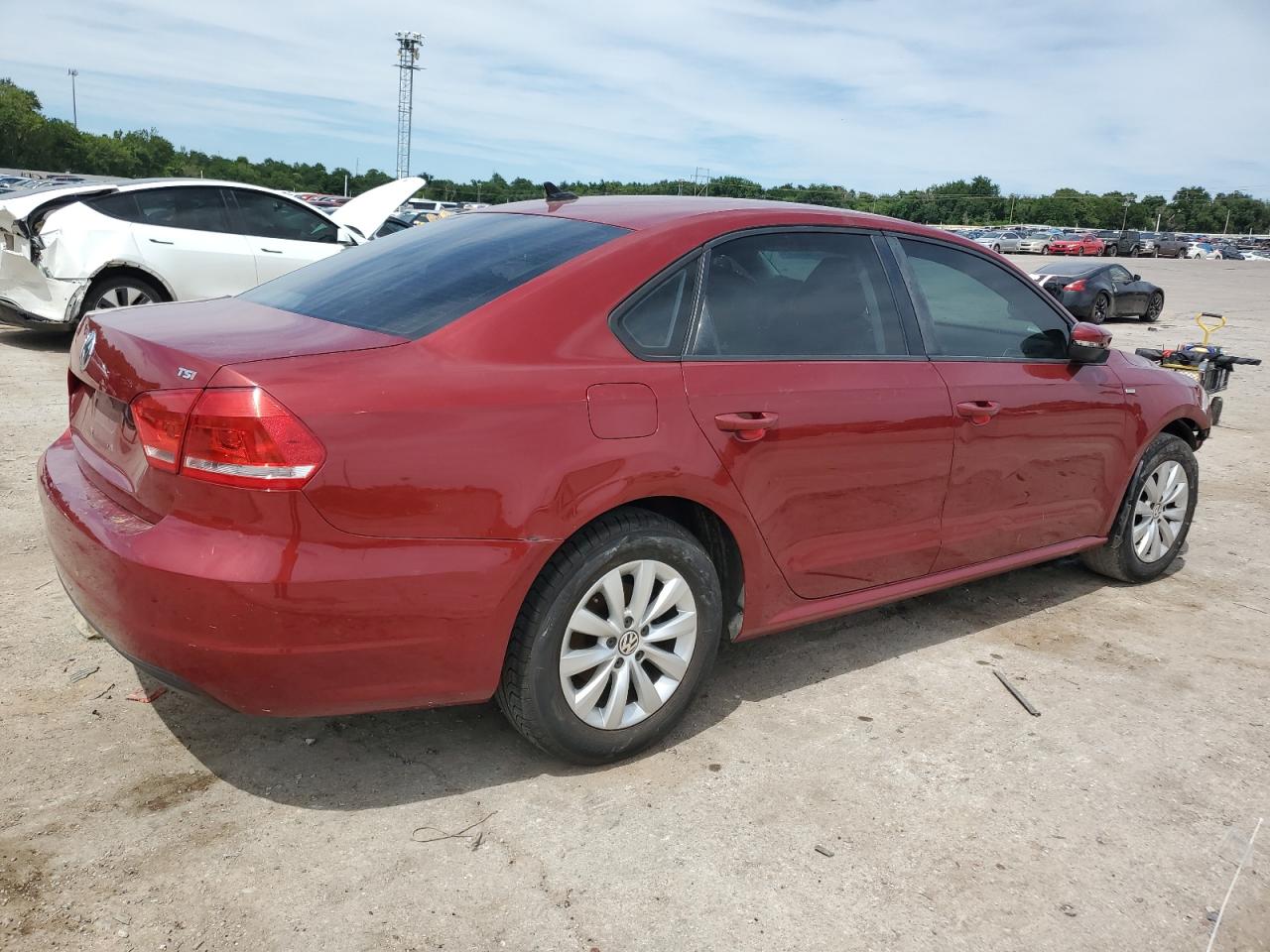 2015 Volkswagen Passat S vin: 1VWAT7A30FC049944