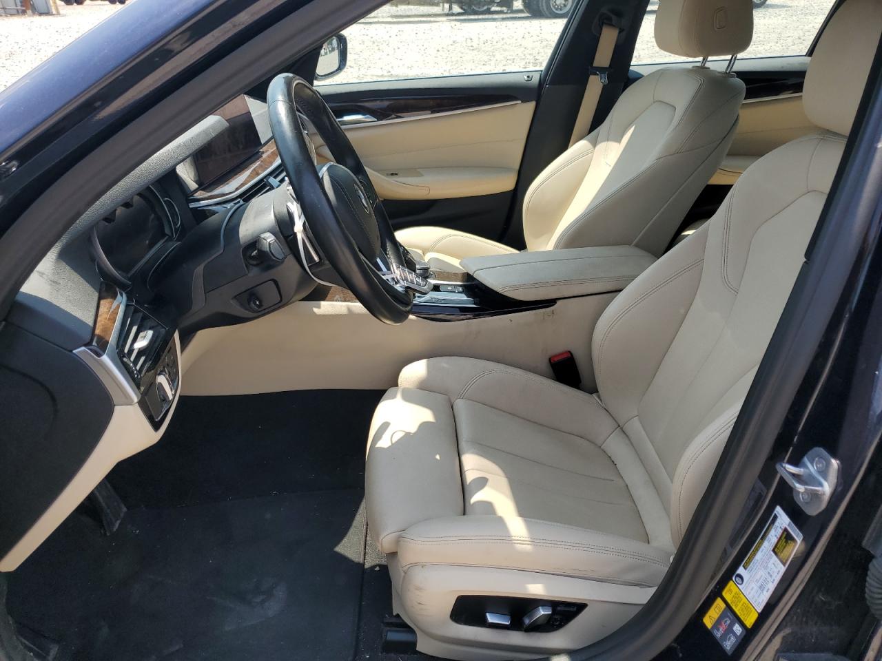 WBAJA9C55KB398582 2019 BMW 530E