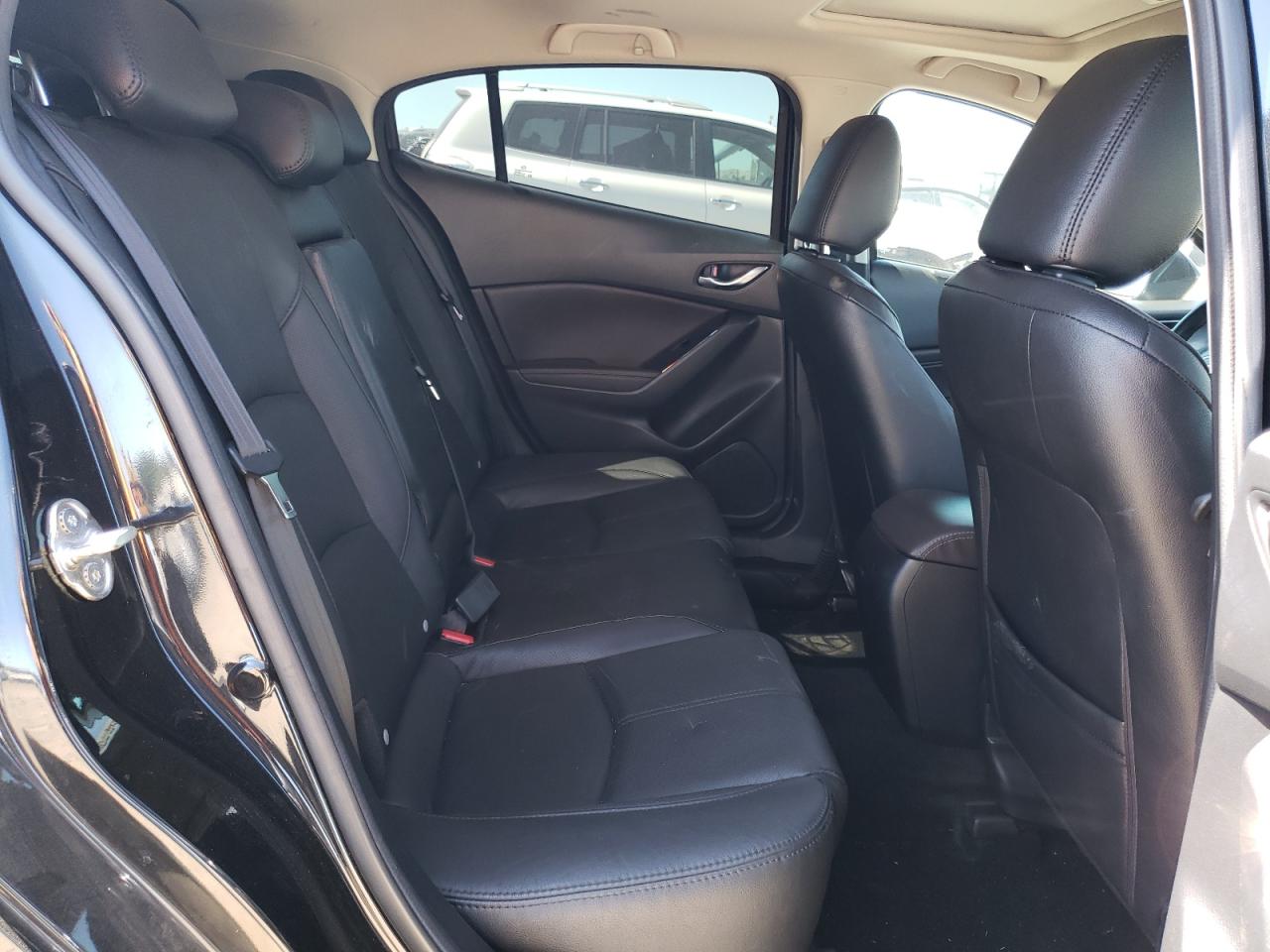 3MZBN1M35JM266792 2018 Mazda 3 Grand Touring