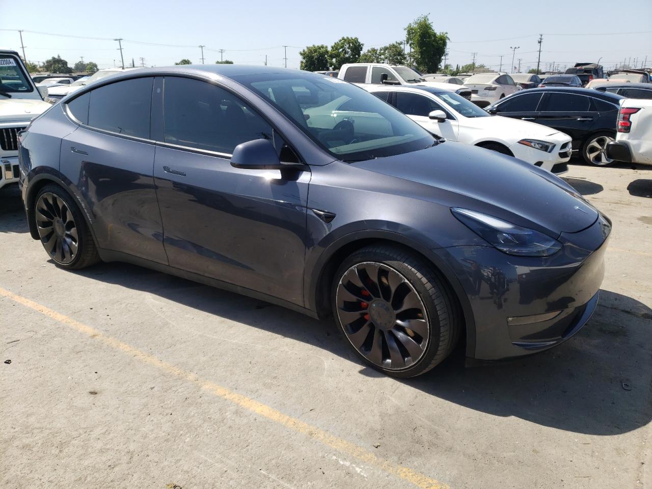 2022 Tesla Model Y vin: 7SAYGDEF3NF389859