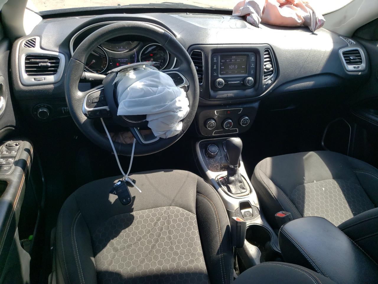 3C4NJDAB8JT283178 2018 Jeep Compass Sport