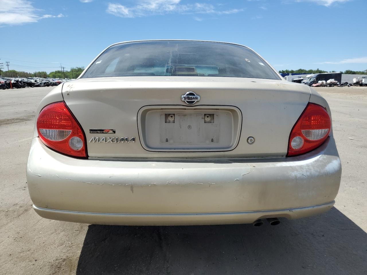 JN1CA31D61T626510 2001 Nissan Maxima Gxe