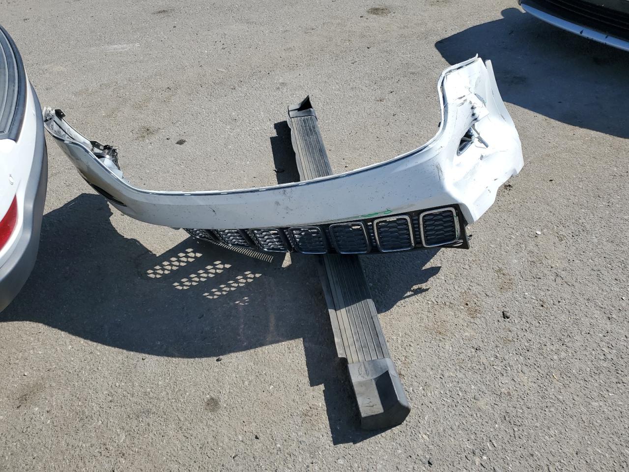 1C4RJEAG0JC311926 2018 Jeep Grand Cherokee Laredo