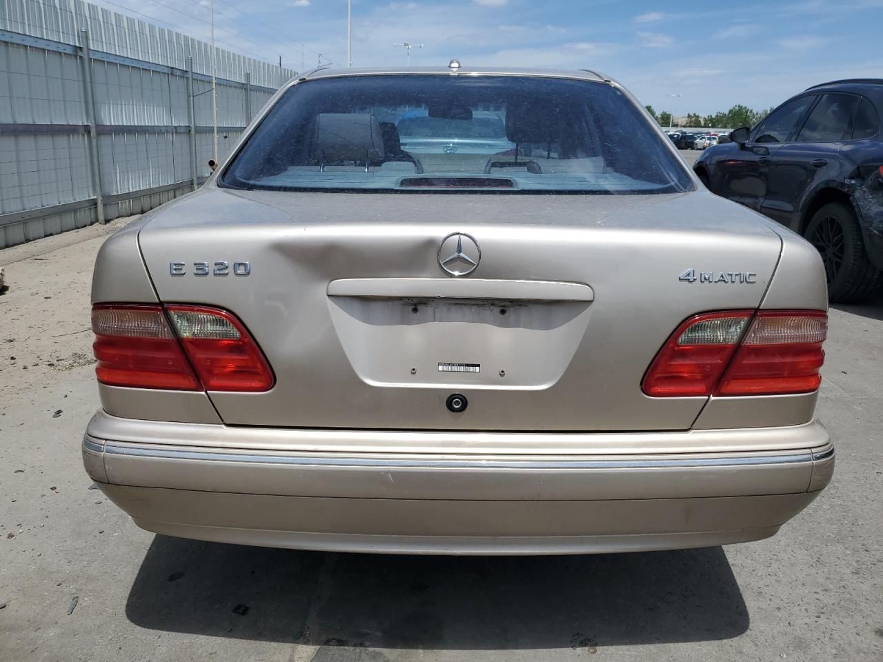 WDBJF82J6YX043119 2000 Mercedes-Benz E 320 4Matic