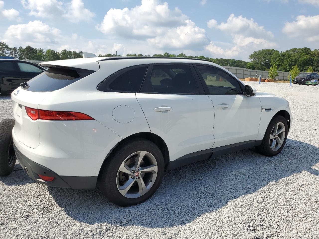 2017 Jaguar F-Pace Premium vin: SADCJ2BV8HA067261