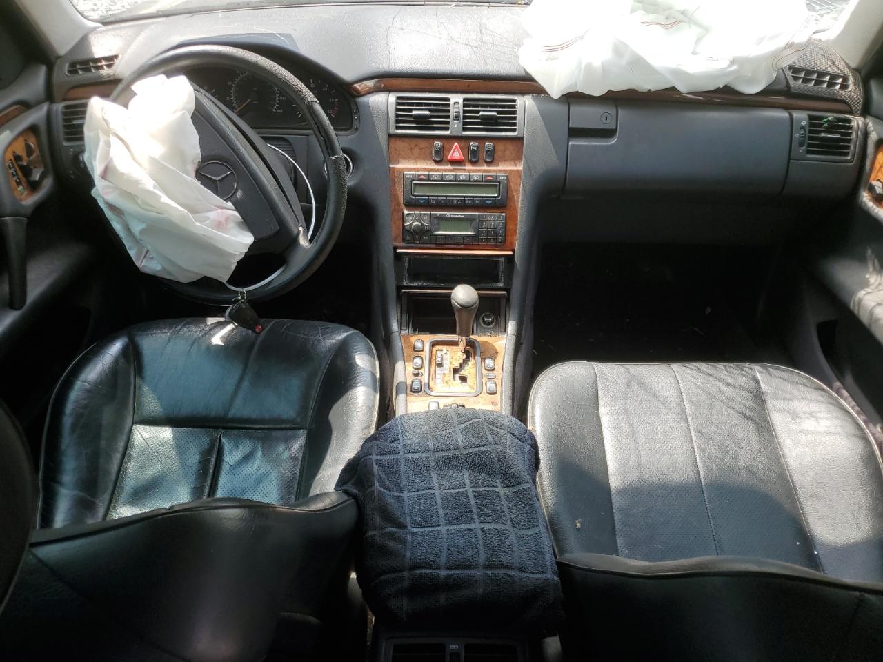 WDBJF25H4XA866672 1999 Mercedes-Benz E 300Td