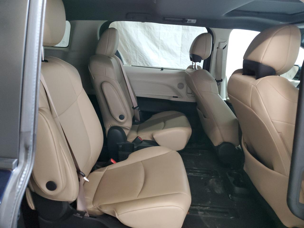 5TDYSKFC1NS059489 2022 Toyota Sienna Xle