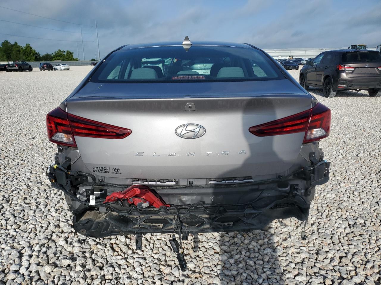 2020 Hyundai Elantra Sel vin: KMHD84LF4LU030709