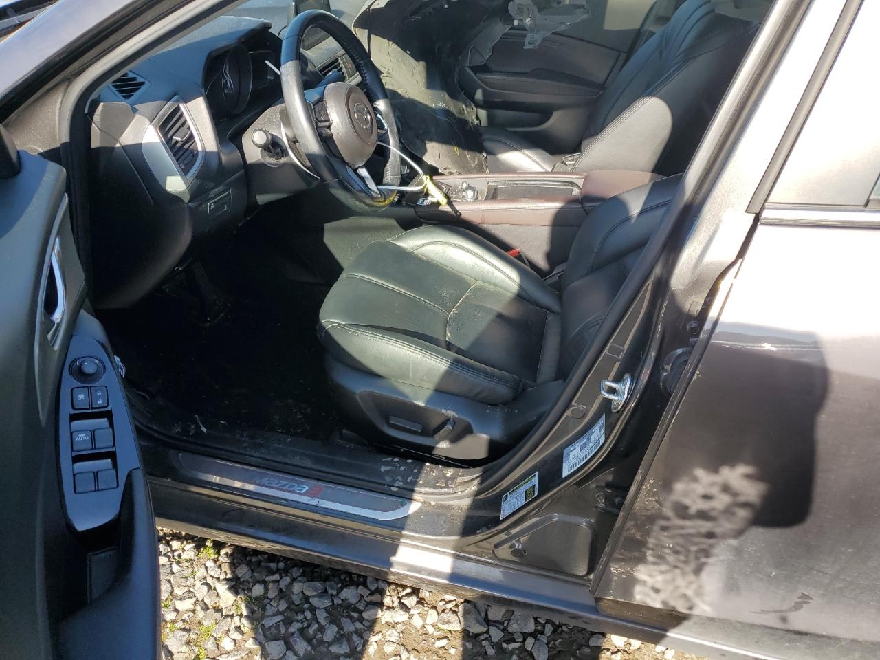 3MZBN1V31JM195234 2018 Mazda 3 Touring