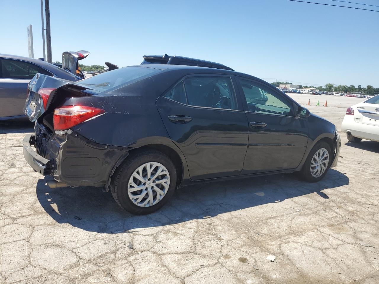 2018 Toyota Corolla L vin: 5YFBURHE3JP851637