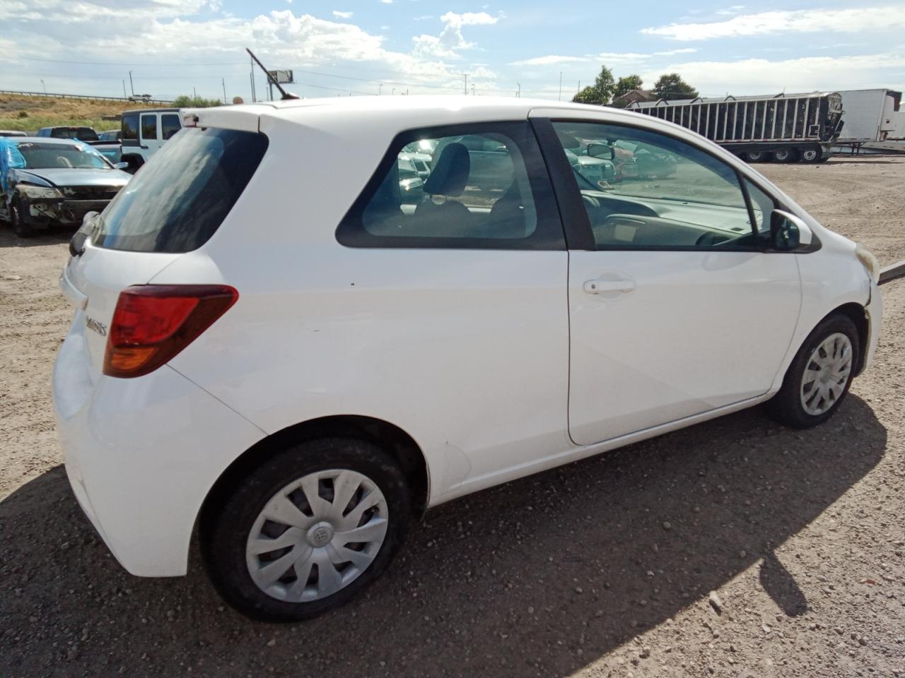 VNKJTUD34GA057935 2016 Toyota Yaris L