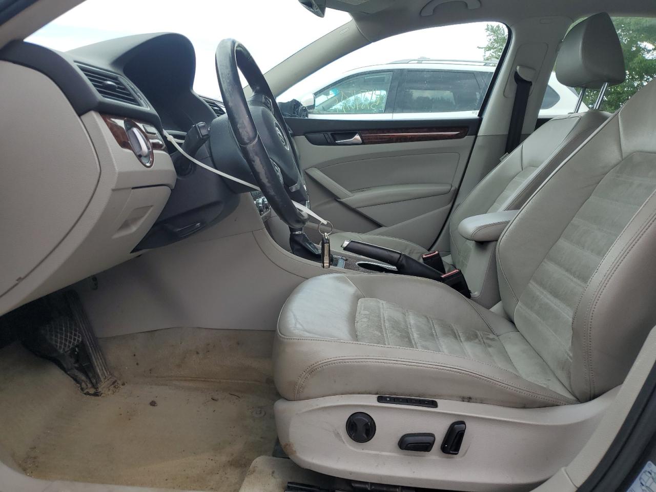 1VWCN7A36DC005334 2013 Volkswagen Passat Sel