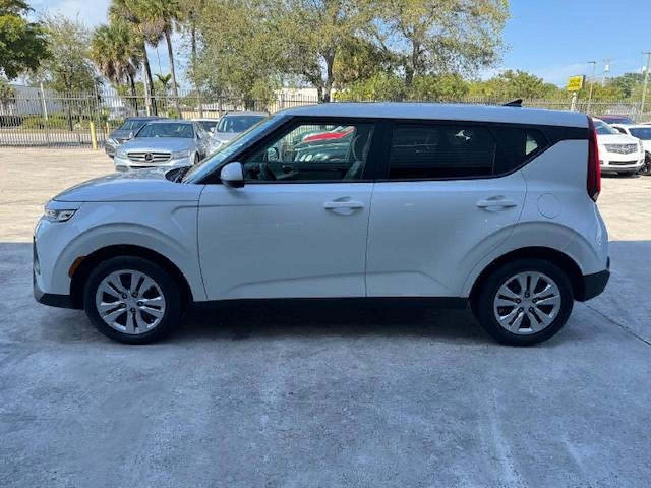 2020 Kia Soul Lx vin: KNDJ23AU2L7718792