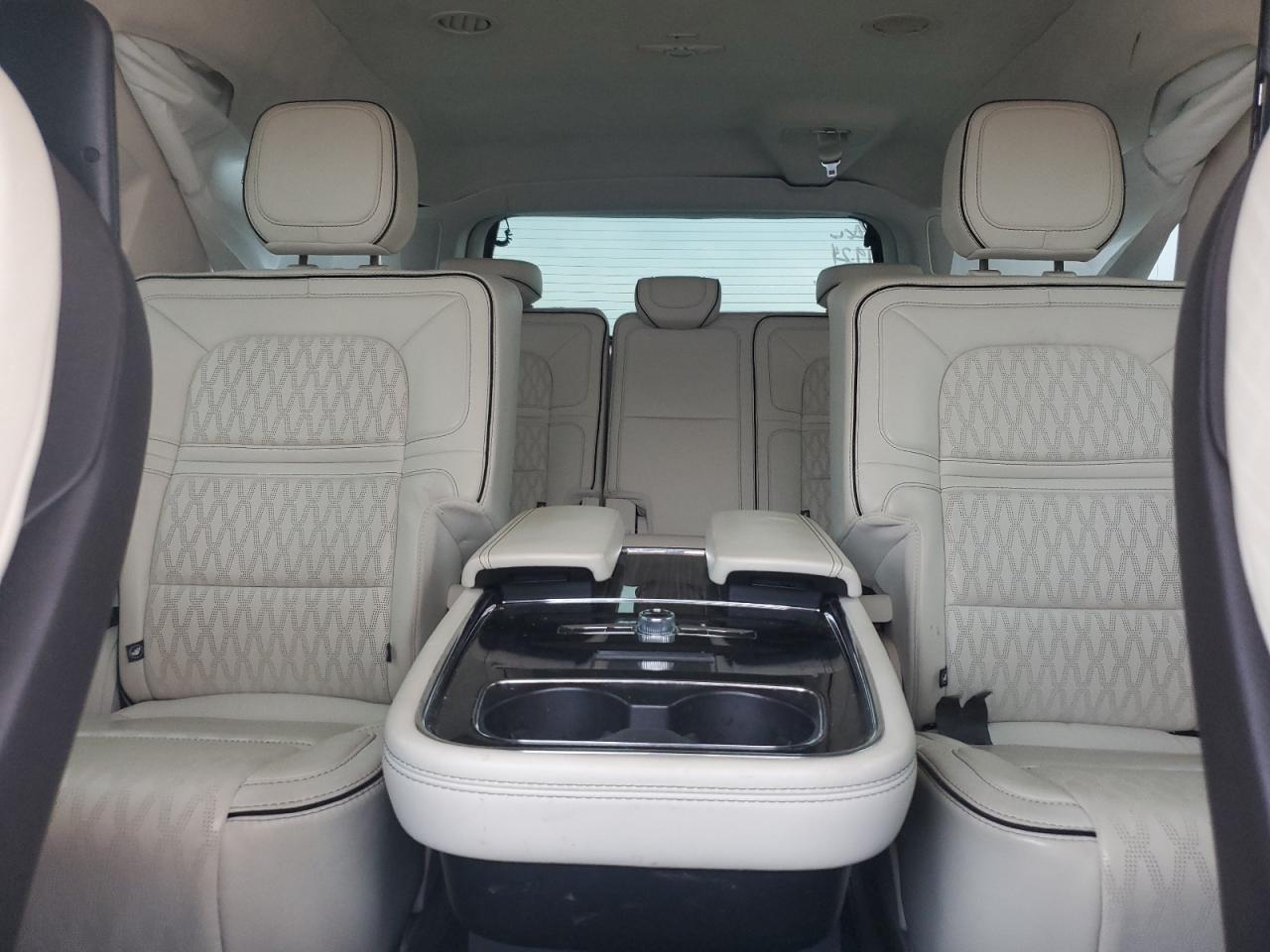 5LMJJ3TTXKEL19249 2019 Lincoln Navigator L Black Label