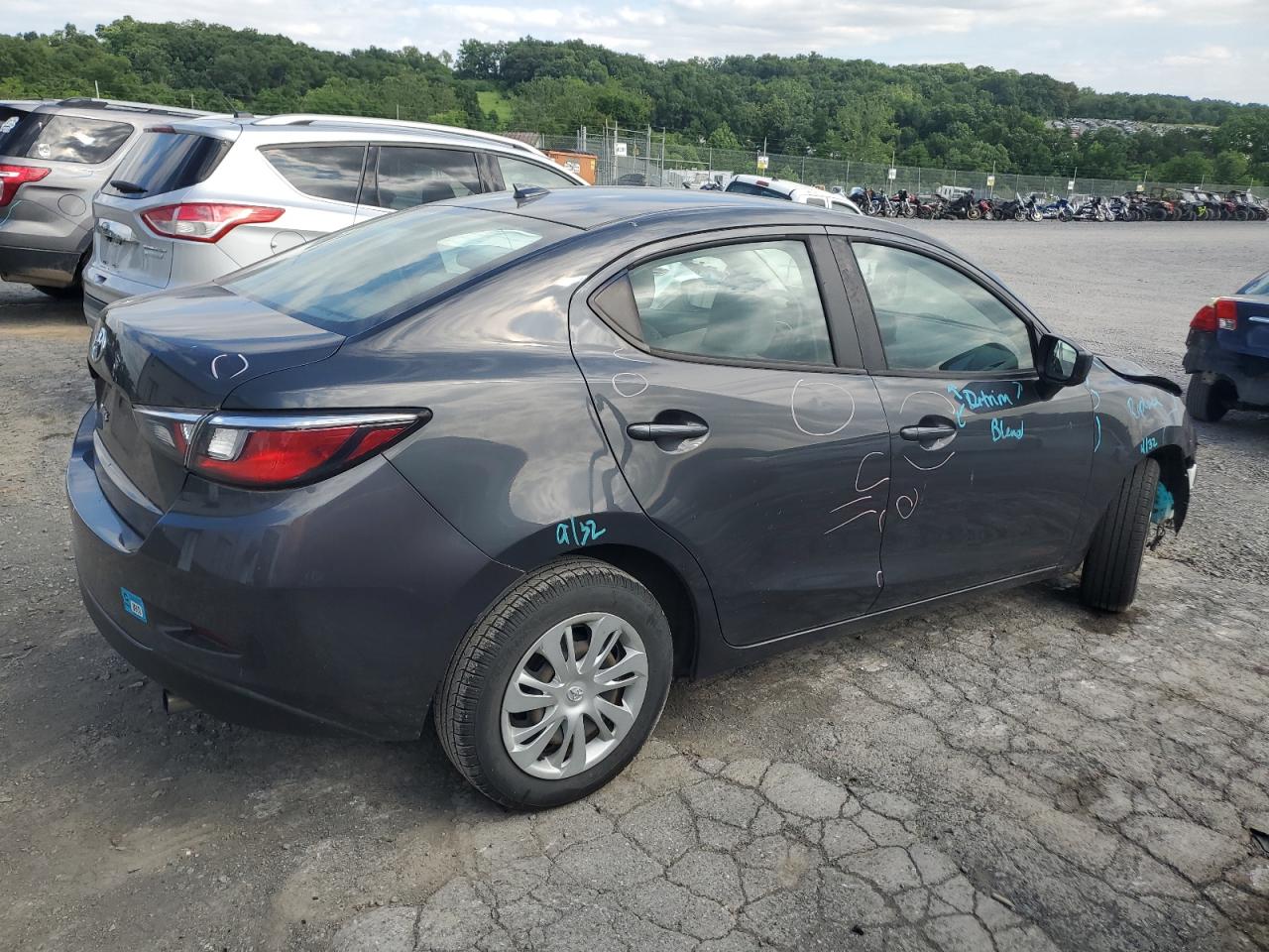 3MYDLBYV4KY500466 2019 Toyota Yaris L