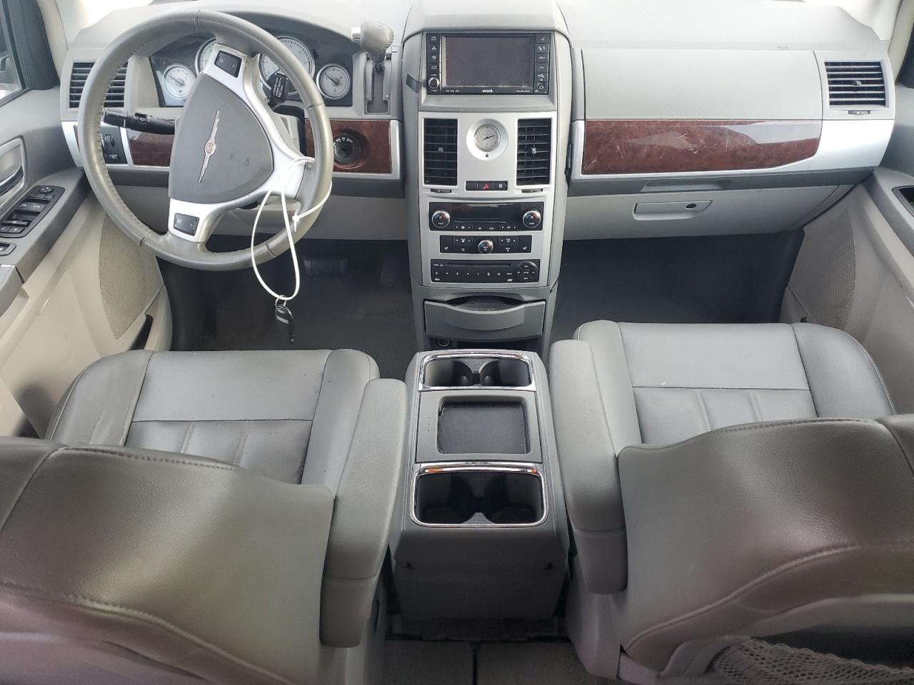 2A4RR5D12AR152568 2010 Chrysler Town & Country Touring