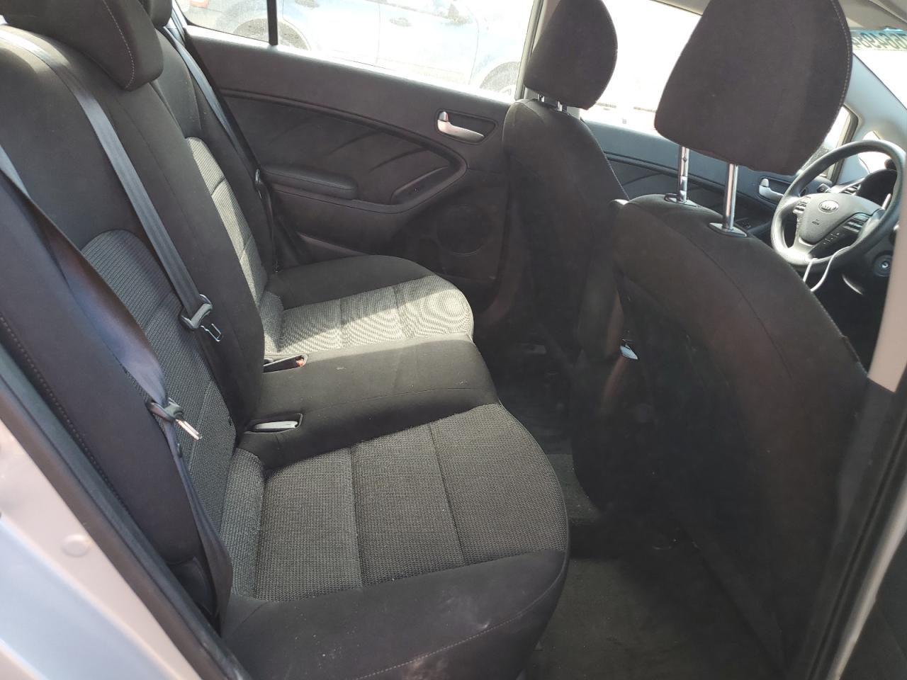 3KPFK4A74JE282921 2018 Kia Forte Lx