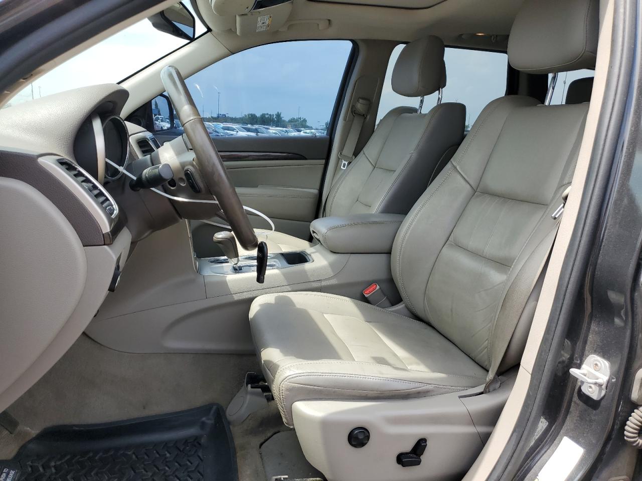 1J4RR4GG4BC636486 2011 Jeep Grand Cherokee Laredo